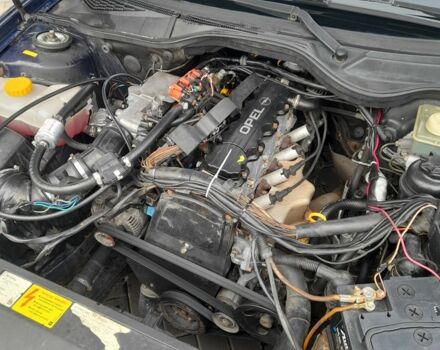 Синий Опель Омега, объемом двигателя 2 л и пробегом 350 тыс. км за 2800 $, фото 8 на Automoto.ua