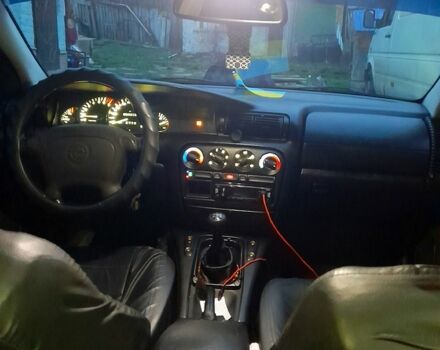 Синий Опель Омега, объемом двигателя 2 л и пробегом 350 тыс. км за 2800 $, фото 10 на Automoto.ua