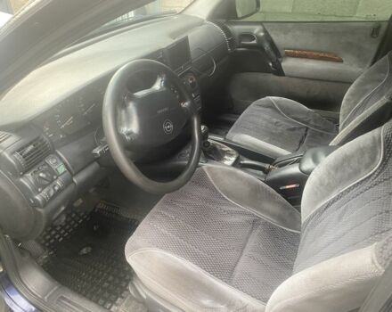 Синій Опель Омега, об'ємом двигуна 2 л та пробігом 510 тис. км за 1350 $, фото 5 на Automoto.ua