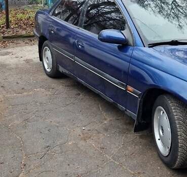 Синий Опель Омега, объемом двигателя 2 л и пробегом 300 тыс. км за 2000 $, фото 5 на Automoto.ua