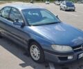 Синій Опель Омега, об'ємом двигуна 2 л та пробігом 200 тис. км за 2199 $, фото 1 на Automoto.ua