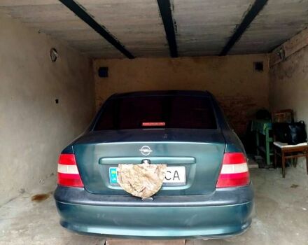 Синий Опель Омега, объемом двигателя 1.8 л и пробегом 100 тыс. км за 2500 $, фото 4 на Automoto.ua