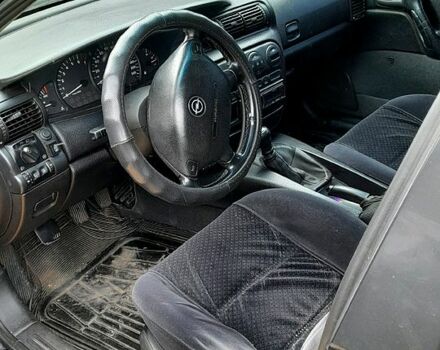 Синій Опель Омега, об'ємом двигуна 2 л та пробігом 275 тис. км за 2500 $, фото 4 на Automoto.ua