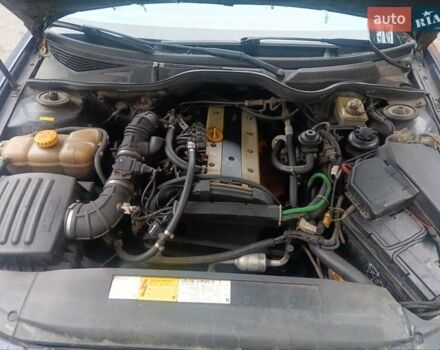 Синій Опель Омега, об'ємом двигуна 2 л та пробігом 294 тис. км за 2000 $, фото 6 на Automoto.ua