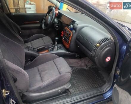 Синій Опель Омега, об'ємом двигуна 2 л та пробігом 294 тис. км за 2000 $, фото 27 на Automoto.ua