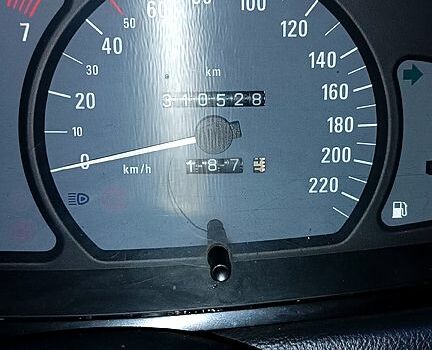 Синий Опель Омега, объемом двигателя 2 л и пробегом 310 тыс. км за 3200 $, фото 9 на Automoto.ua