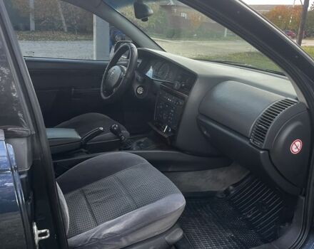 Синий Опель Омега, объемом двигателя 2.2 л и пробегом 233 тыс. км за 2750 $, фото 6 на Automoto.ua