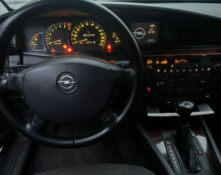 Синий Опель Омега, объемом двигателя 2.2 л и пробегом 367 тыс. км за 2818 $, фото 4 на Automoto.ua