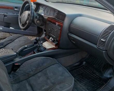 Синий Опель Омега, объемом двигателя 2.2 л и пробегом 290 тыс. км за 4000 $, фото 8 на Automoto.ua