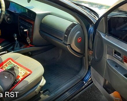 Синий Опель Омега, объемом двигателя 2.2 л и пробегом 333 тыс. км за 3499 $, фото 4 на Automoto.ua