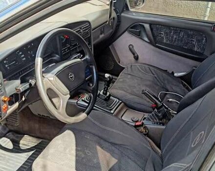 Синий Опель Омега, объемом двигателя 2.3 л и пробегом 354 тыс. км за 1350 $, фото 7 на Automoto.ua
