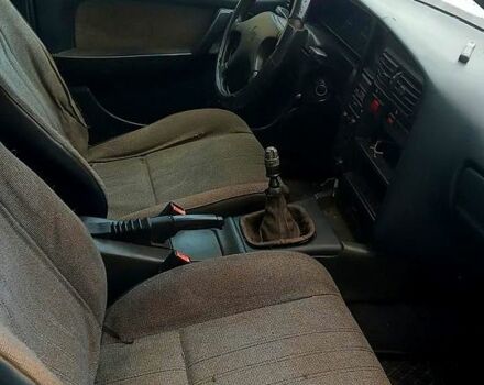 Синий Опель Омега, объемом двигателя 18 л и пробегом 250 тыс. км за 600 $, фото 5 на Automoto.ua