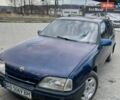 Синий Опель Омега, объемом двигателя 2 л и пробегом 300 тыс. км за 750 $, фото 2 на Automoto.ua
