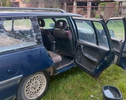 Синій Опель Омега, об'ємом двигуна 0 л та пробігом 300 тис. км за 850 $, фото 4 на Automoto.ua