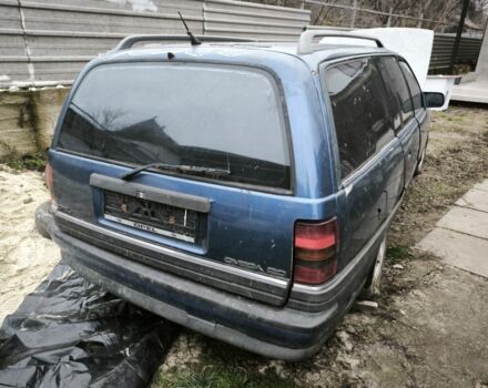 Синий Опель Омега, объемом двигателя 0 л и пробегом 250 тыс. км за 24 $, фото 2 на Automoto.ua