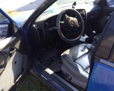 Синий Опель Омега, объемом двигателя 2 л и пробегом 310 тыс. км за 800 $, фото 5 на Automoto.ua