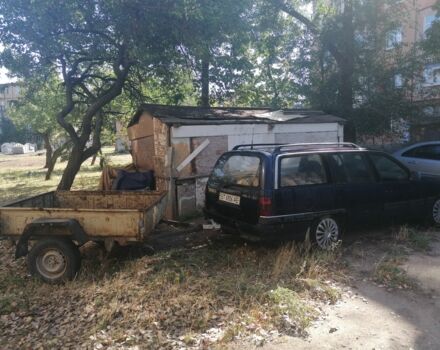 Синій Опель Омега, об'ємом двигуна 2.3 л та пробігом 300 тис. км за 950 $, фото 2 на Automoto.ua