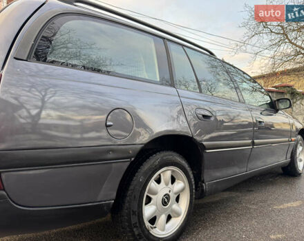 Синий Опель Омега, объемом двигателя 2 л и пробегом 335 тыс. км за 1599 $, фото 6 на Automoto.ua