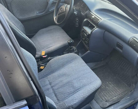 Синий Опель Омега, объемом двигателя 1.4 л и пробегом 360 тыс. км за 300 $, фото 3 на Automoto.ua