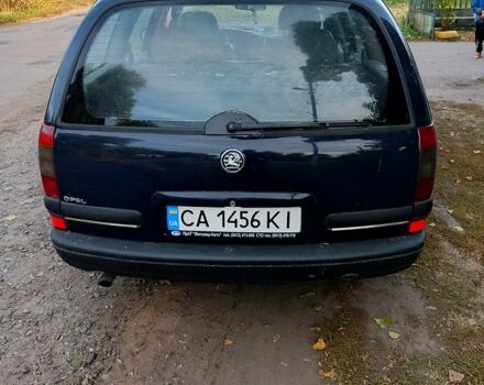 Синий Опель Омега, объемом двигателя 2 л и пробегом 389 тыс. км за 2400 $, фото 1 на Automoto.ua