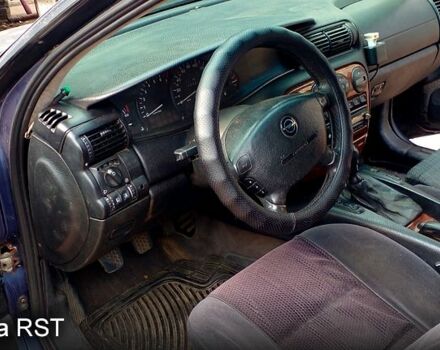 Синій Опель Омега, об'ємом двигуна 2 л та пробігом 320 тис. км за 1650 $, фото 4 на Automoto.ua