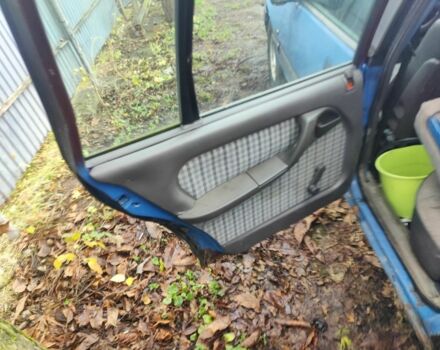 Синий Опель Омега, объемом двигателя 2 л и пробегом 300 тыс. км за 200 $, фото 5 на Automoto.ua