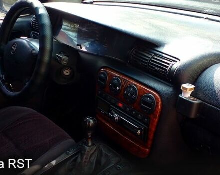 Синій Опель Омега, об'ємом двигуна 2 л та пробігом 320 тис. км за 1650 $, фото 3 на Automoto.ua