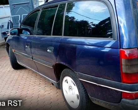 Синій Опель Омега, об'ємом двигуна 2 л та пробігом 320 тис. км за 1650 $, фото 2 на Automoto.ua