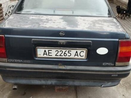 Синій Опель Омега, об'ємом двигуна 1.8 л та пробігом 100 тис. км за 590 $, фото 1 на Automoto.ua