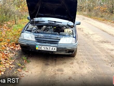Синій Опель Омега, об'ємом двигуна 1.8 л та пробігом 300 тис. км за 1000 $, фото 1 на Automoto.ua