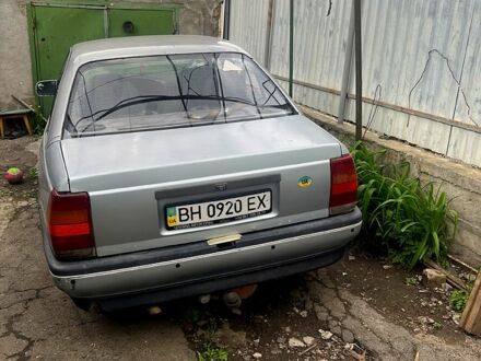 Синий Опель Омега, объемом двигателя 2 л и пробегом 0 тыс. км за 800 $, фото 1 на Automoto.ua