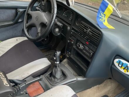 Опель Омега 1989 в Кривом Роге на Automoto.ua Синий Опель Омега, объемом двигателя 2 л и пробегом 360 тыс. км за 788 $, фото 1 на Automoto.ua