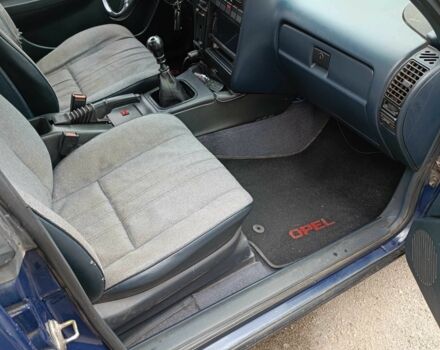 Синий Опель Омега, объемом двигателя 2.3 л и пробегом 150 тыс. км за 1350 $, фото 1 на Automoto.ua