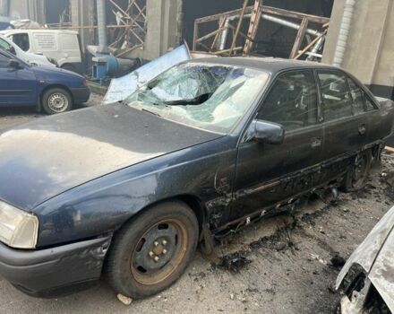 Синий Опель Омега, объемом двигателя 2 л и пробегом 180 тыс. км за 300 $, фото 1 на Automoto.ua