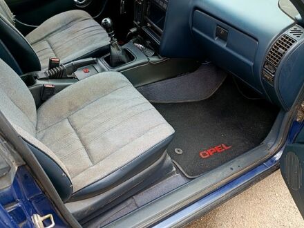 Синий Опель Омега, объемом двигателя 2.3 л и пробегом 150 тыс. км за 1350 $, фото 1 на Automoto.ua