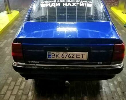 Синий Опель Омега, объемом двигателя 2 л и пробегом 200 тыс. км за 900 $, фото 1 на Automoto.ua