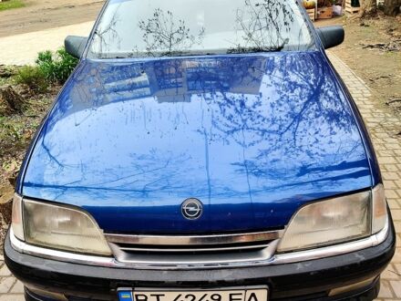 Синий Опель Омега, объемом двигателя 2 л и пробегом 111 тыс. км за 2500 $, фото 1 на Automoto.ua