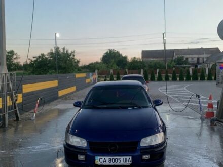 Синій Опель Омега, об'ємом двигуна 2 л та пробігом 300 тис. км за 1200 $, фото 1 на Automoto.ua