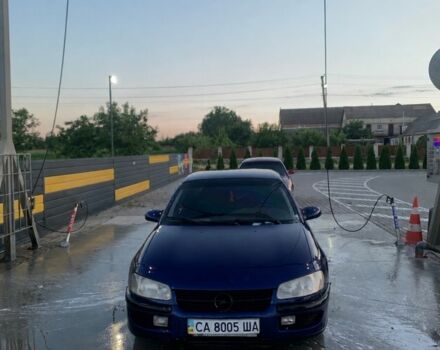 Синій Опель Омега, об'ємом двигуна 2 л та пробігом 300 тис. км за 1200 $, фото 1 на Automoto.ua