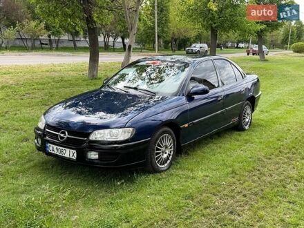 Синий Опель Омега, объемом двигателя 2.5 л и пробегом 250 тыс. км за 1550 $, фото 1 на Automoto.ua