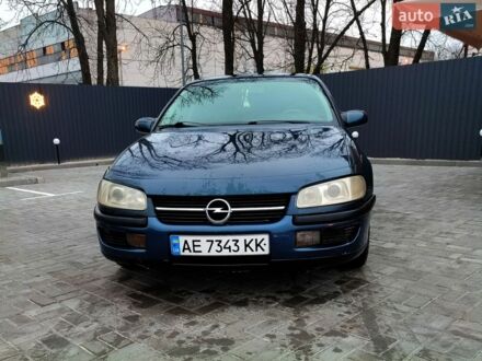 Синій Опель Омега, об'ємом двигуна 2 л та пробігом 300 тис. км за 2150 $, фото 1 на Automoto.ua