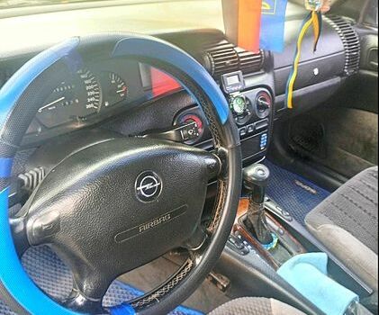 Синий Опель Омега, объемом двигателя 2.5 л и пробегом 357 тыс. км за 2200 $, фото 1 на Automoto.ua