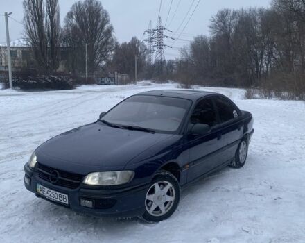 Синий Опель Омега, объемом двигателя 2 л и пробегом 275 тыс. км за 2100 $, фото 1 на Automoto.ua