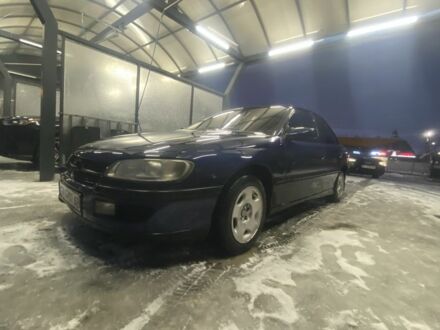 Синій Опель Омега, об'ємом двигуна 2 л та пробігом 345 тис. км за 1700 $, фото 1 на Automoto.ua