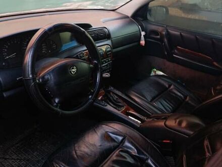 Синий Опель Омега, объемом двигателя 2.5 л и пробегом 253 тыс. км за 2000 $, фото 1 на Automoto.ua