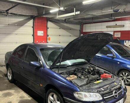 Синий Опель Омега, объемом двигателя 2 л и пробегом 450 тыс. км за 1100 $, фото 1 на Automoto.ua