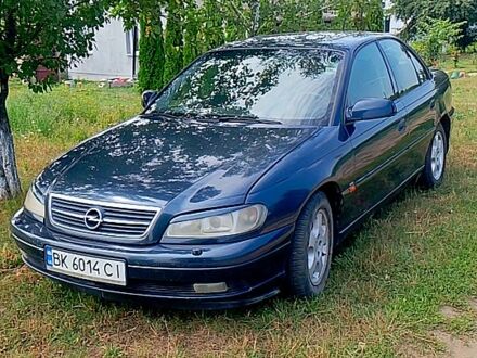 Синій Опель Омега, об'ємом двигуна 2.2 л та пробігом 315 тис. км за 3000 $, фото 1 на Automoto.ua