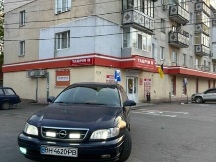 Синий Опель Омега, объемом двигателя 2.2 л и пробегом 368 тыс. км за 2300 $, фото 1 на Automoto.ua
