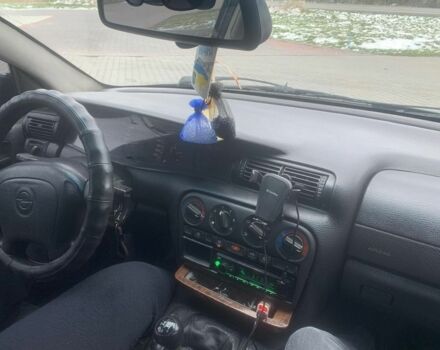 Зелений Опель Омега, об'ємом двигуна 2.5 л та пробігом 777 тис. км за 2500 $, фото 5 на Automoto.ua