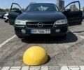 Зеленый Опель Омега, объемом двигателя 2 л и пробегом 350 тыс. км за 3500 $, фото 1 на Automoto.ua